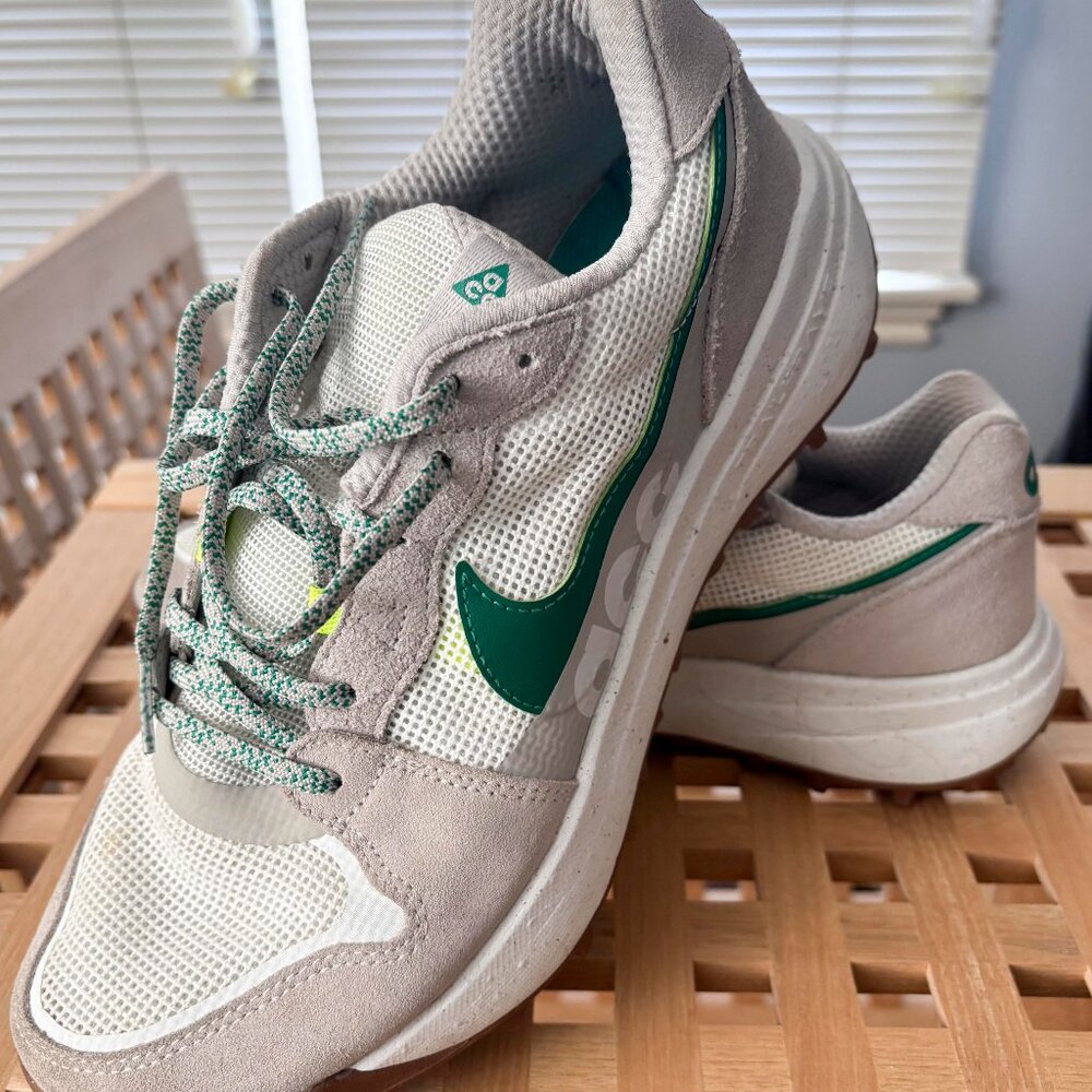 Nike ACG Lowcate Hiking Shoes - M Sz 8 / WM Sz 9.5